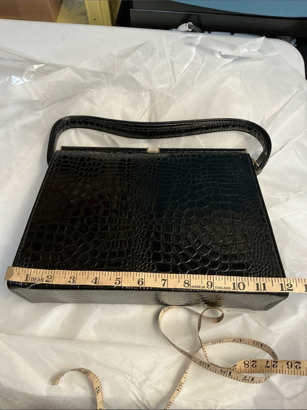 2024 - Classic Black Croc-Embossed Structured Shoulder Bag. - Picture 8 of 10